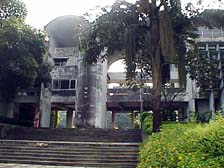 Front view of the Guest House, from the lake